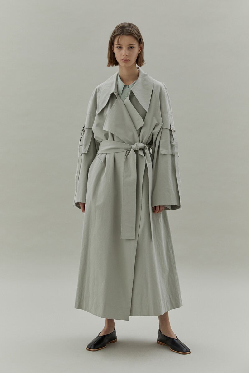 Low clearance classic trench