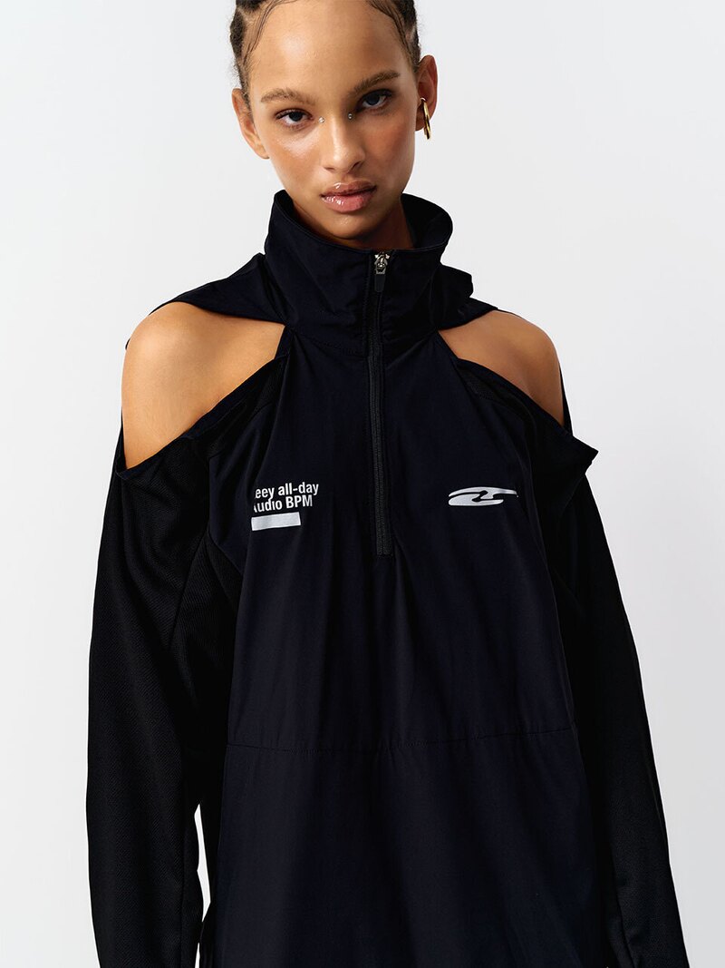 L.e.e.y엘이이와이]SPORTY OPEN SHOULDER HOODED BLACK